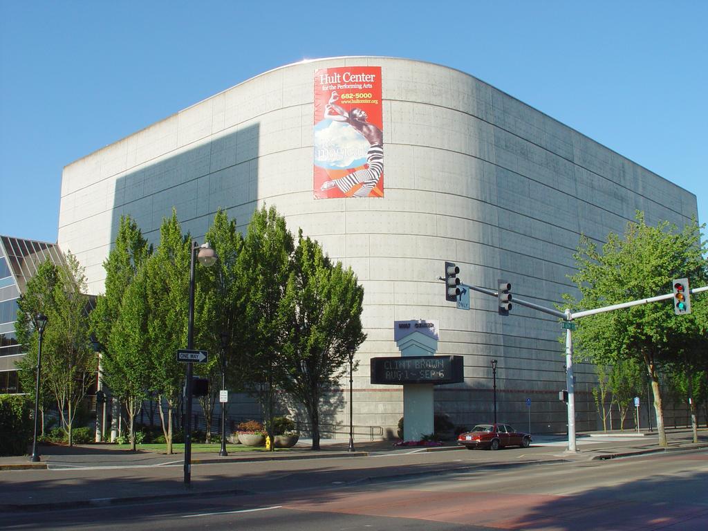 Travelodge By Wyndham Eugene Downtown/University Of Oregon Bagian luar foto